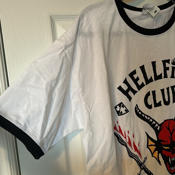 BUNDLE 3/$12 NWT Unisex Stranger Things Hellfire Club T-Shirt - Picture 3 of 5